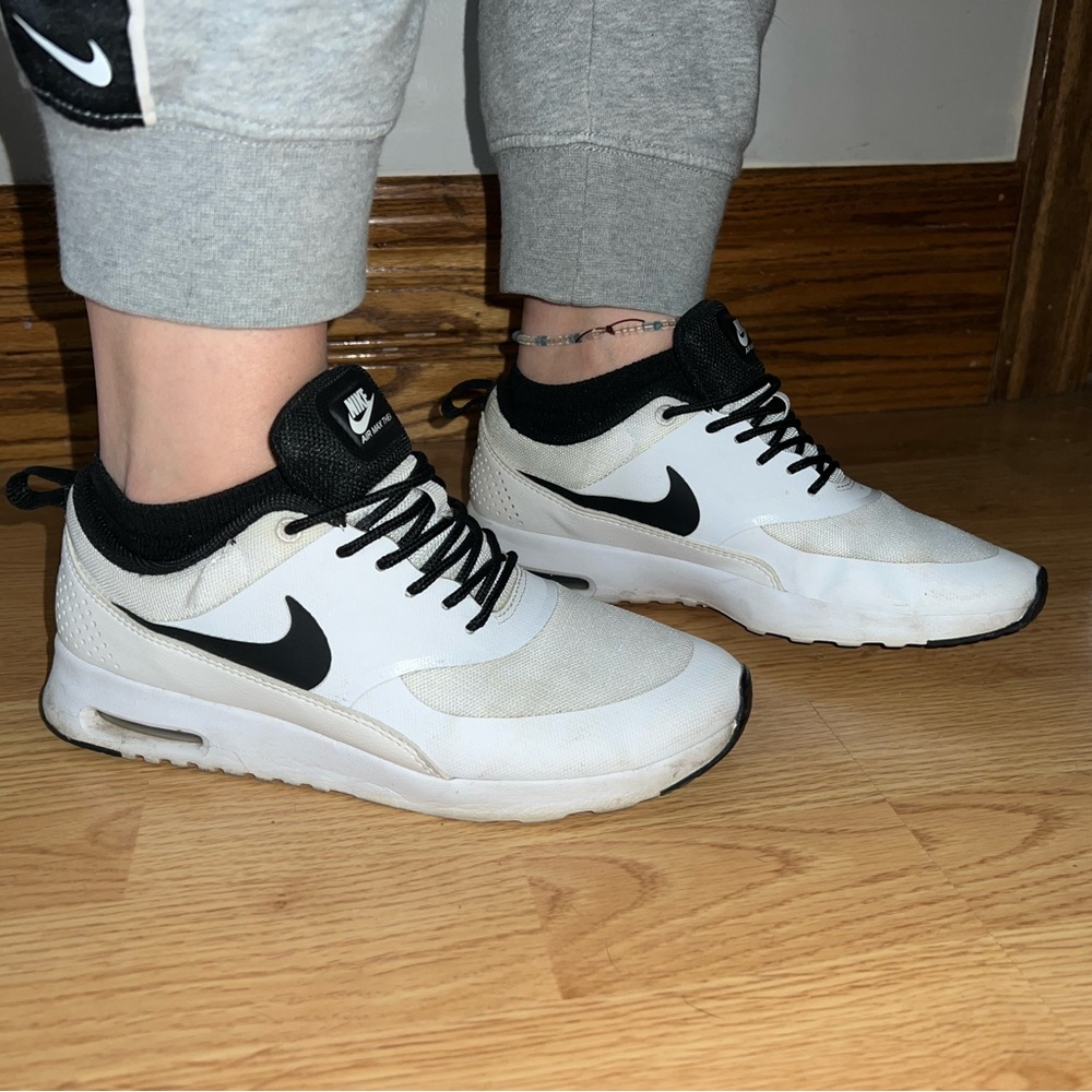 White Nike air max thea size 8 women’s - Picture 6 of 7